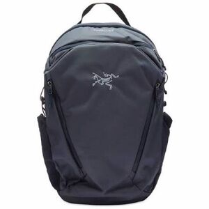 Arc’teryx mantis 26 backpack in black sapphire